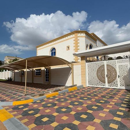 International Abu-Dhabi Hostel Villa Abu Dhabi Eksteriør billede