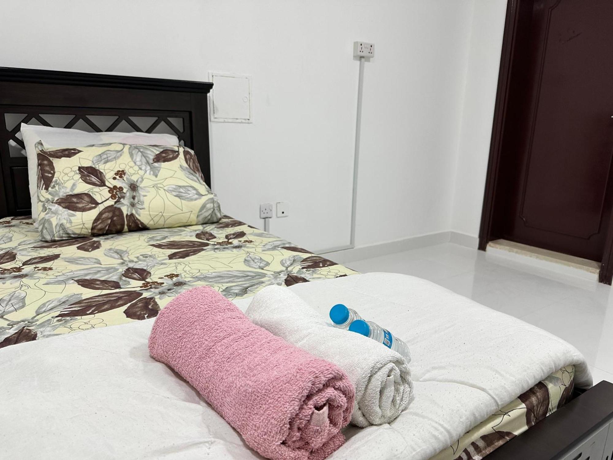 International Abu-Dhabi Hostel Villa Abu Dhabi Eksteriør billede