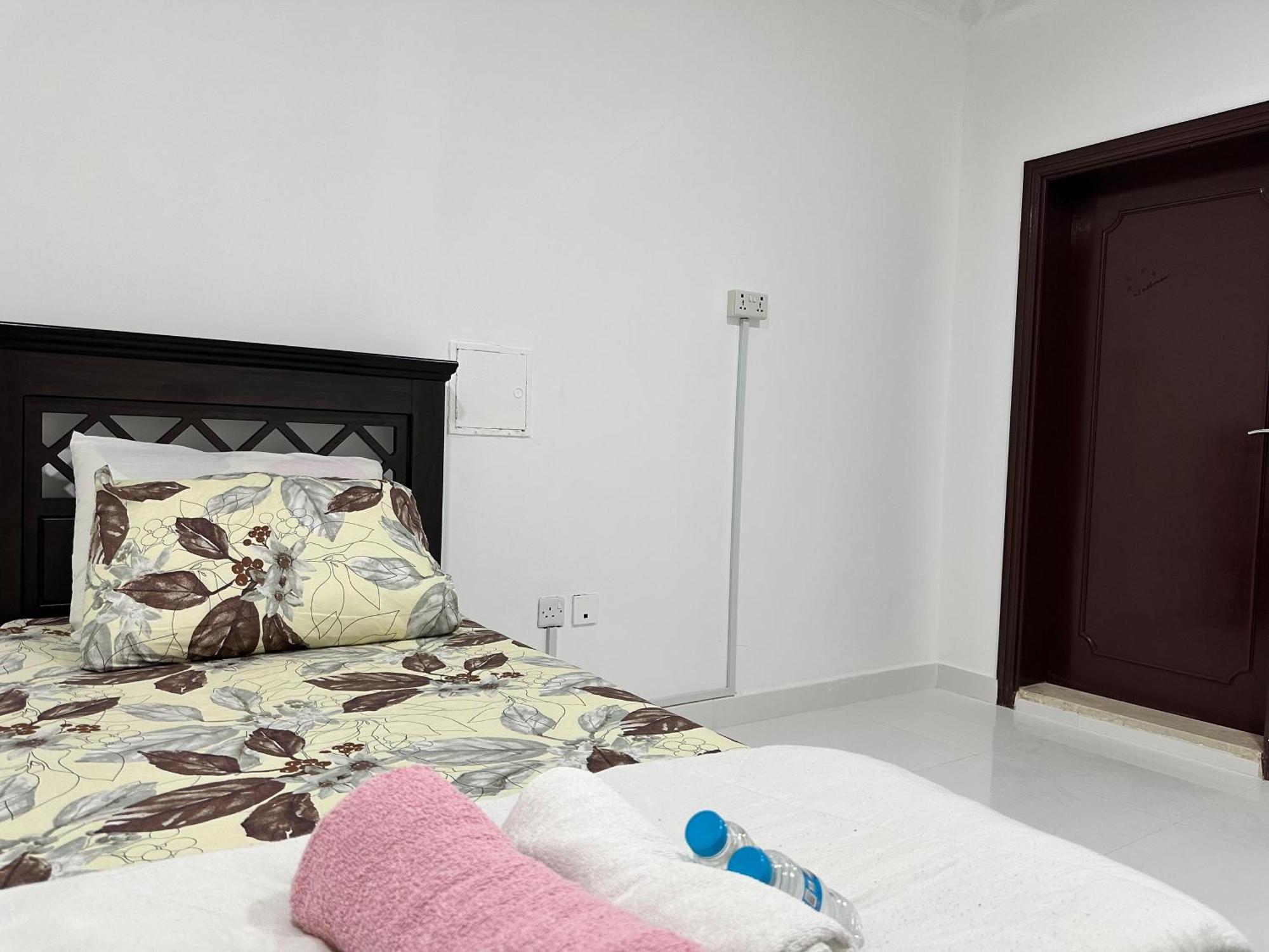 International Abu-Dhabi Hostel Villa Abu Dhabi Eksteriør billede